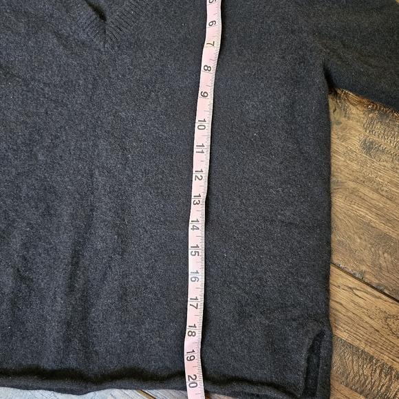 JAMES PERSE CASHMERE V-NECK BLACK SWEATER SIZE 3 WOMENS - Picture 8 of 8
